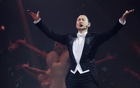 今天18号上午11点直播，赶快分享，史上最大咖演唱会 One World 即将开始！直播链接在此👉